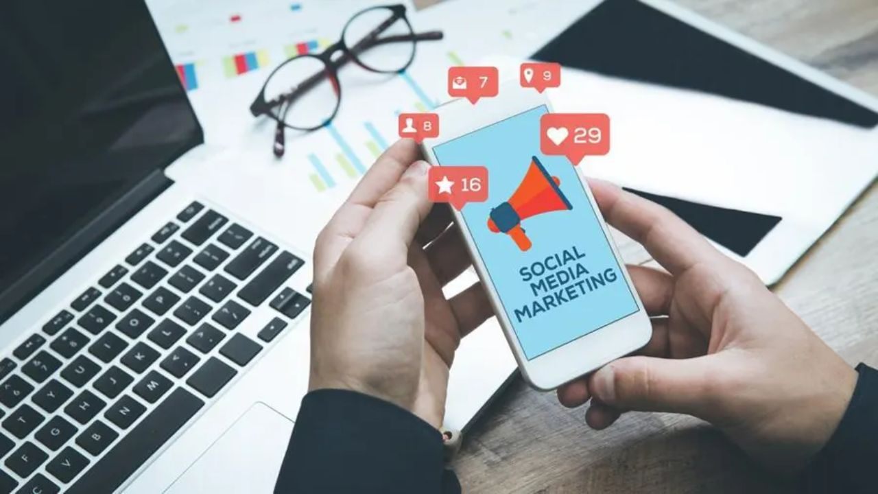 Certified Social Media Marketing Professional: Fast-Track Your Digital Career